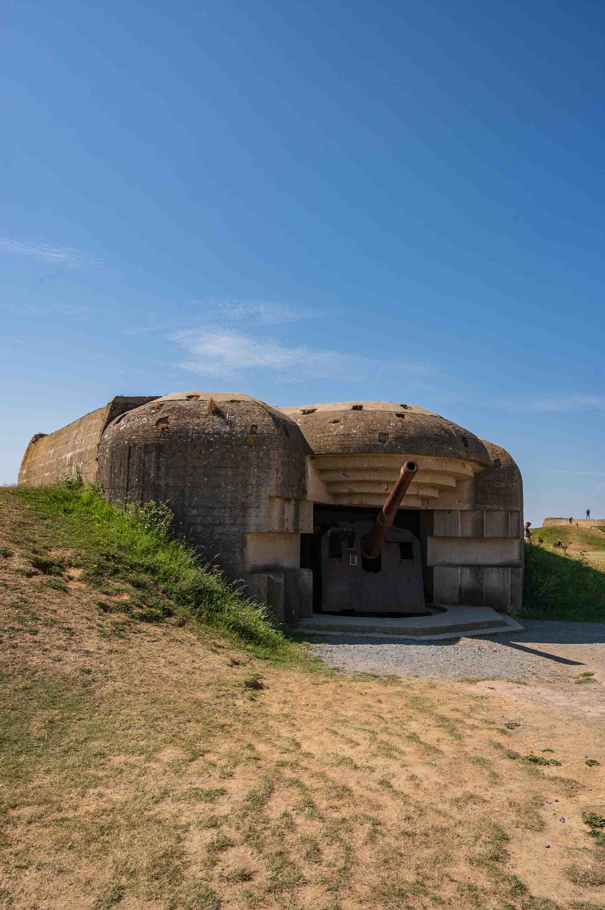 Uno de los búnkeres de la batería alemana de Longues-sur-Mer, todavía con su cañón apuntando al mar.
