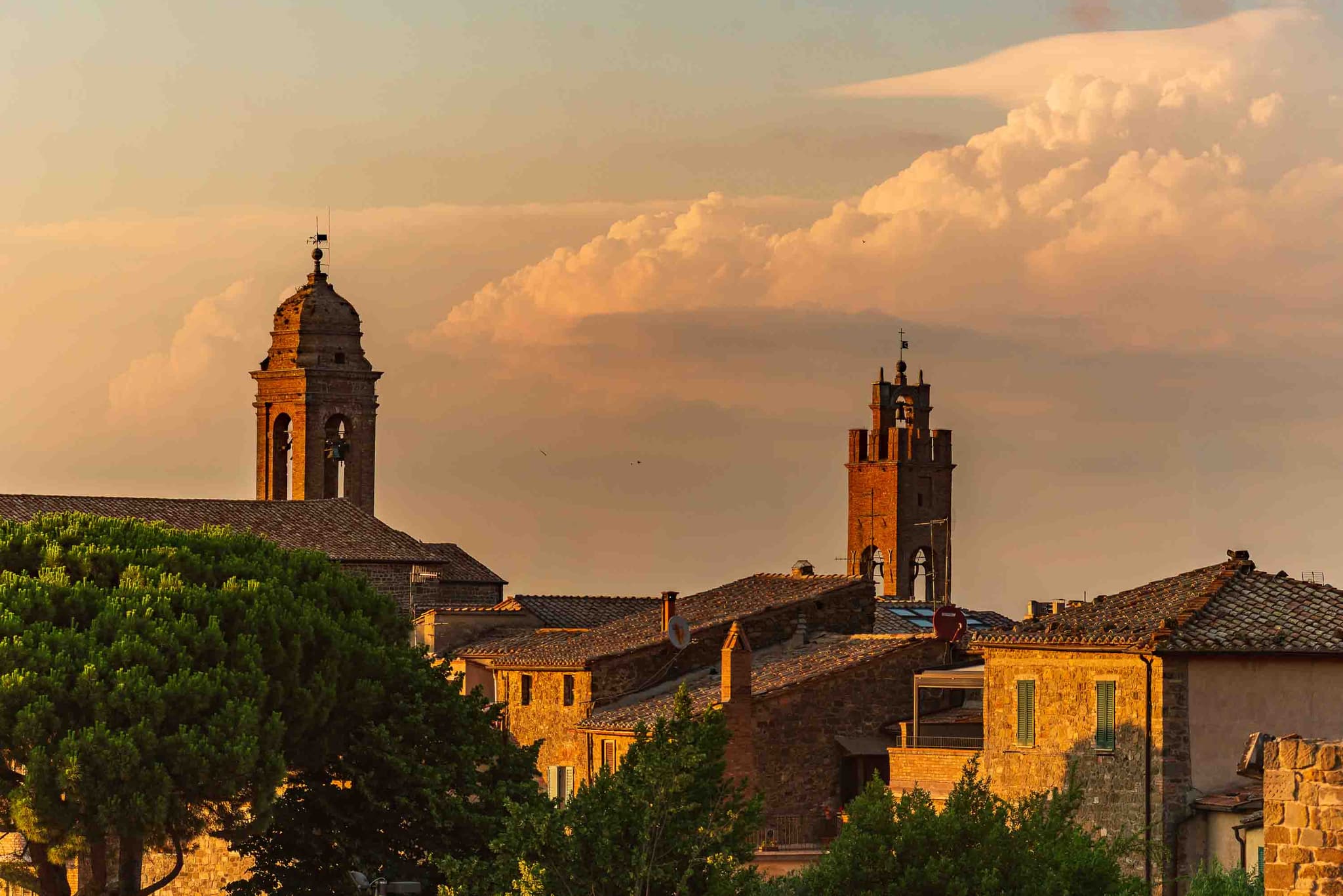 Las torres de Montalcino — Montalcino, Italia