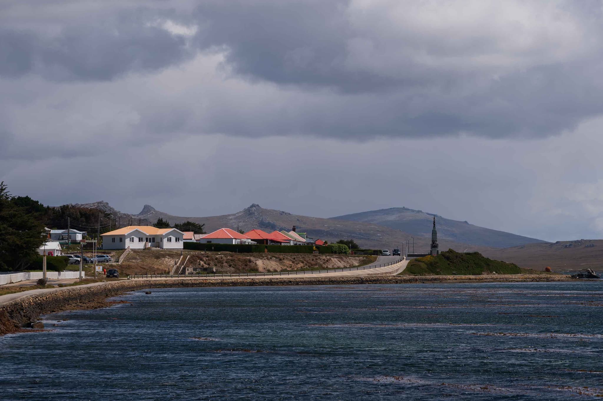 Two Sisters & Mount Kent — Puerto Argentino, Islas Malvinas
