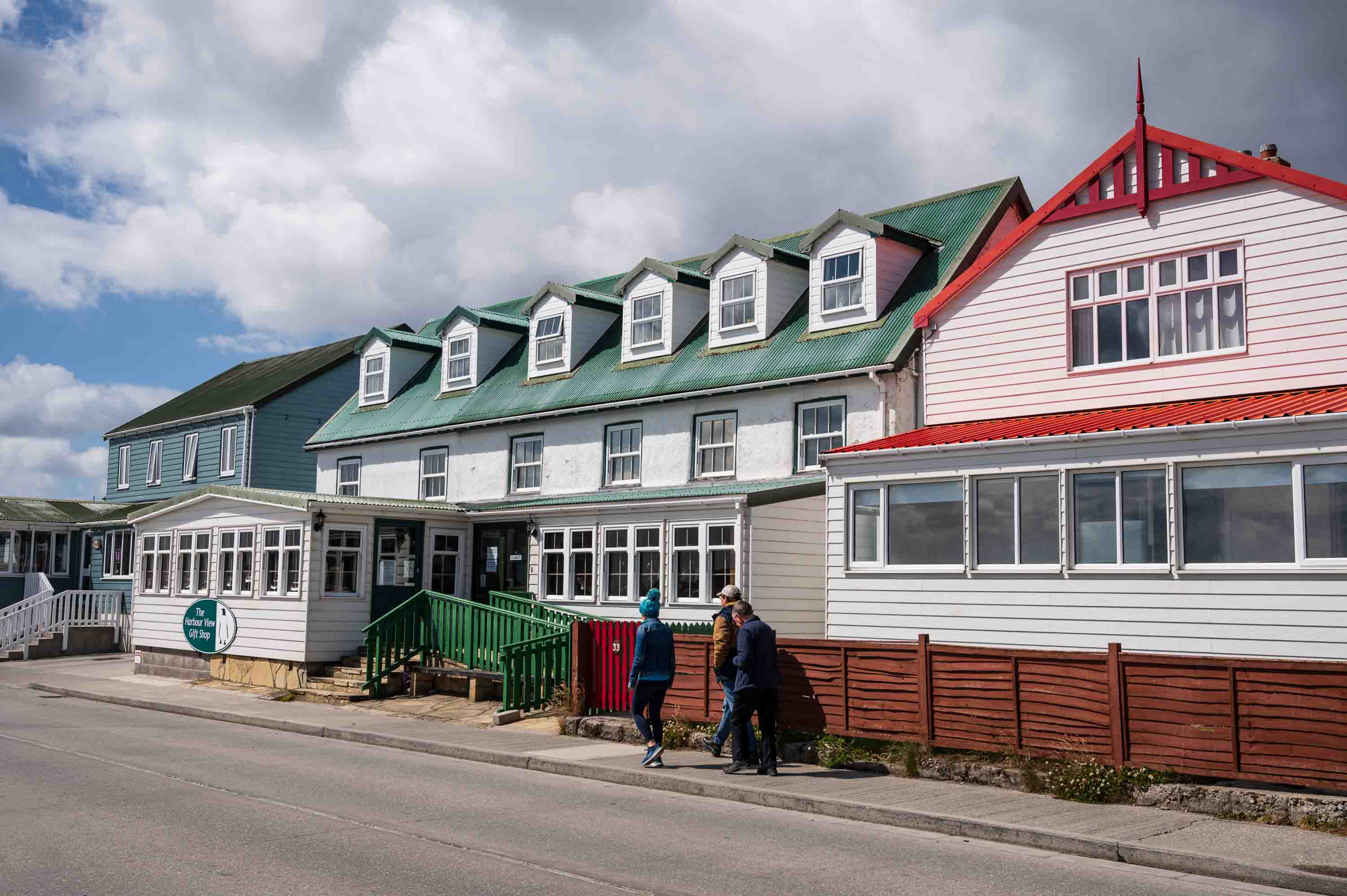 Walking around — Puerto Argentino, Islas Malvinas