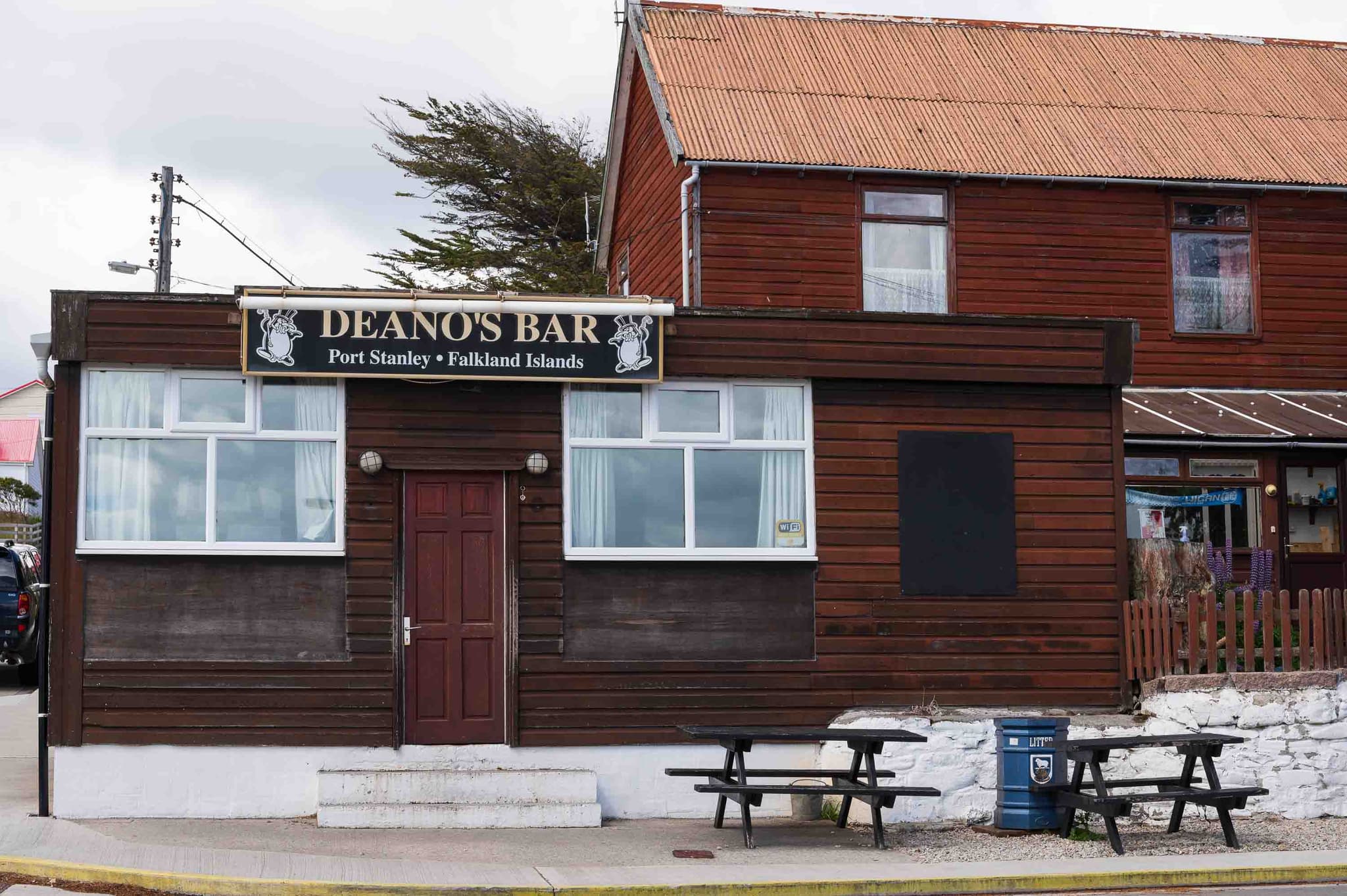 Deano's Bar — Puerto Argentino, Islas Malvinas