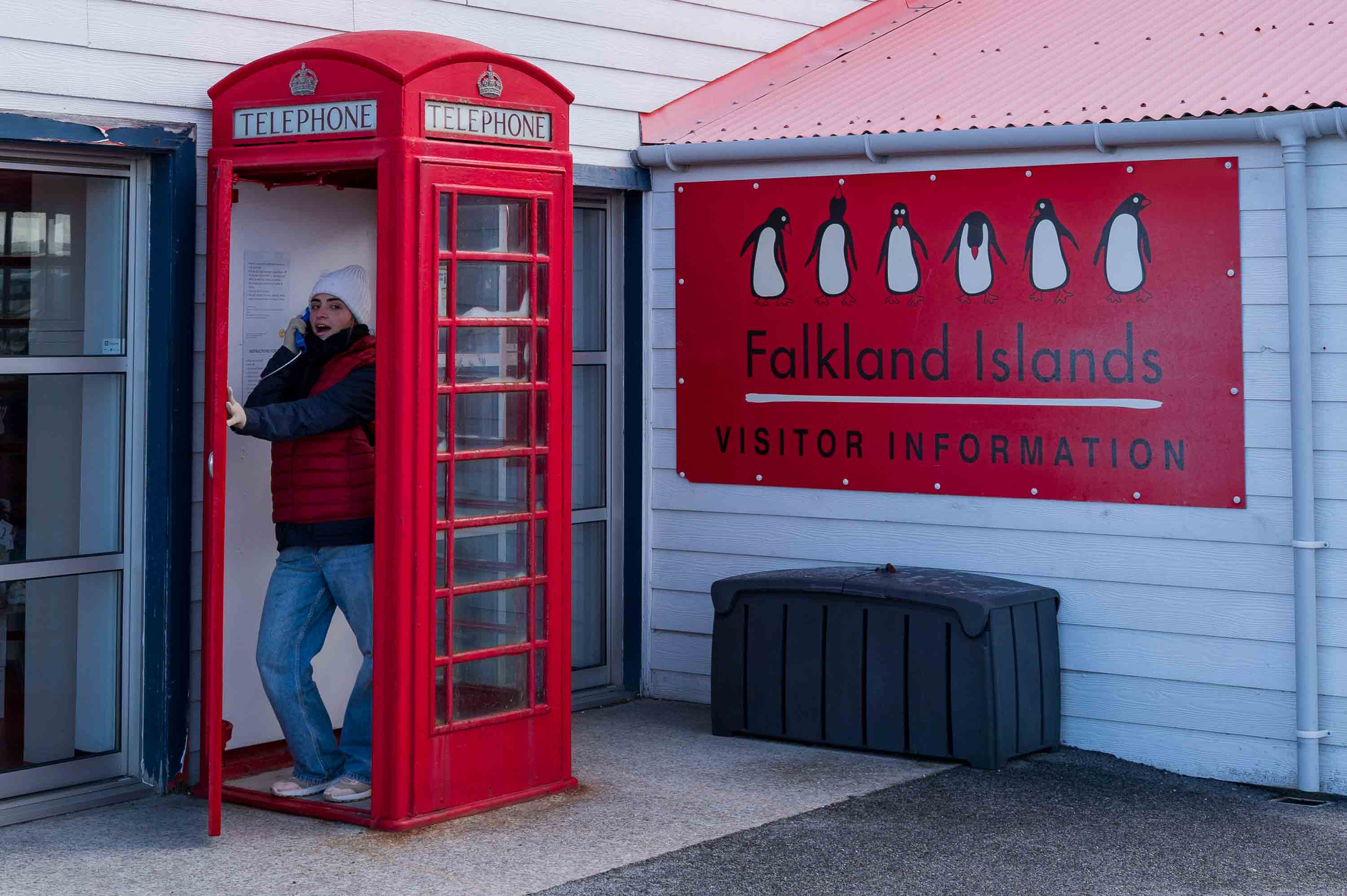 Call me! — Jetty Visitor Centre, Puerto Argentino, Islas Malvinas