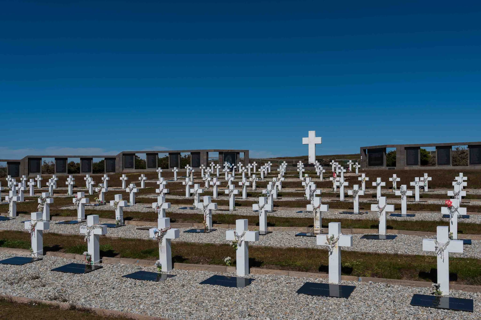 Tan solo héroes y tumbas — Cementerio Argentino de Darwin, Islas Malvinas