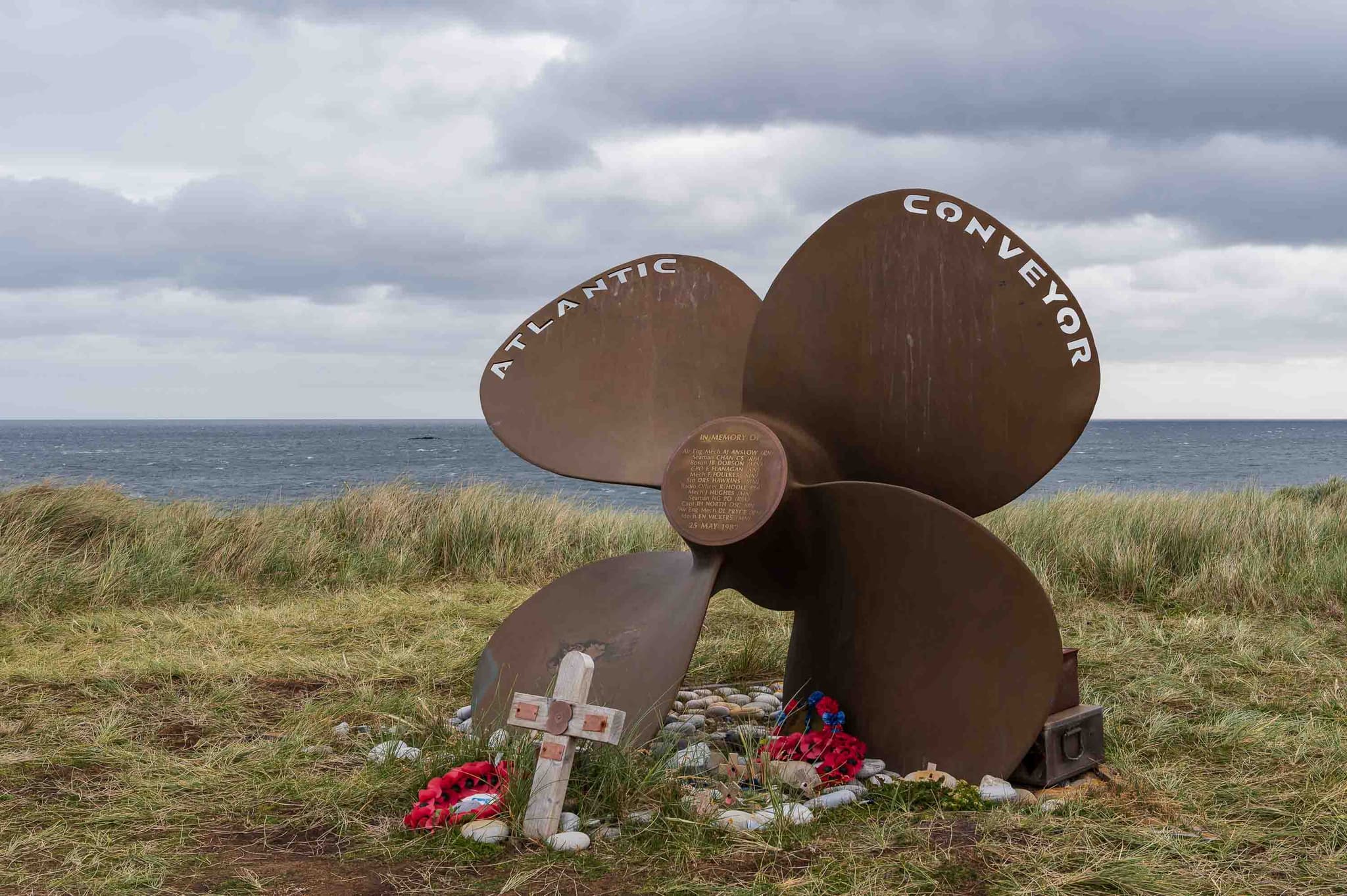 Atlantic Conveyor Memorial — Cape Pembroke Peninsula, Islas Malvinas