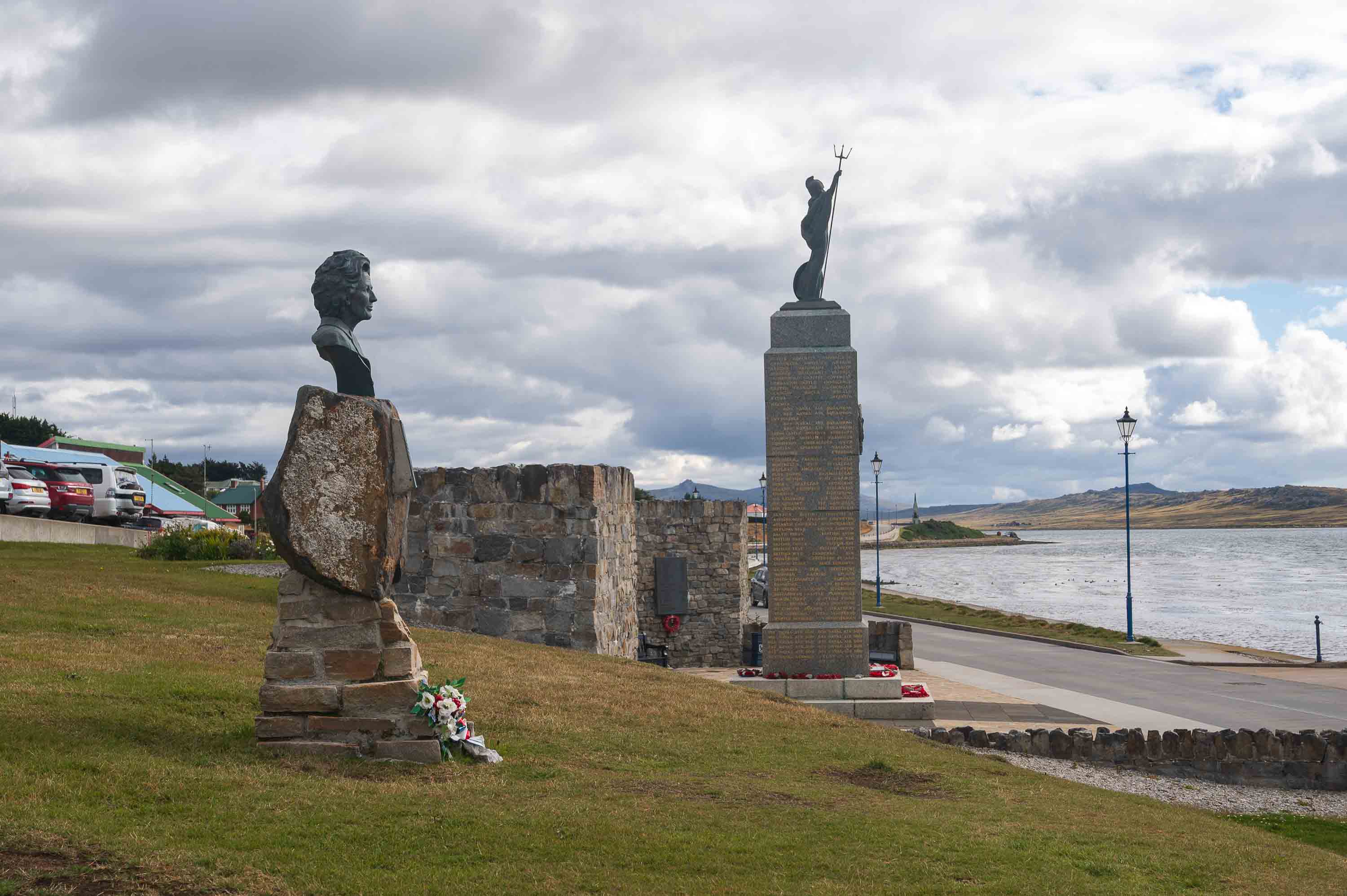 Maggie & her deads — Puerto Argentino, Islas Malvinas