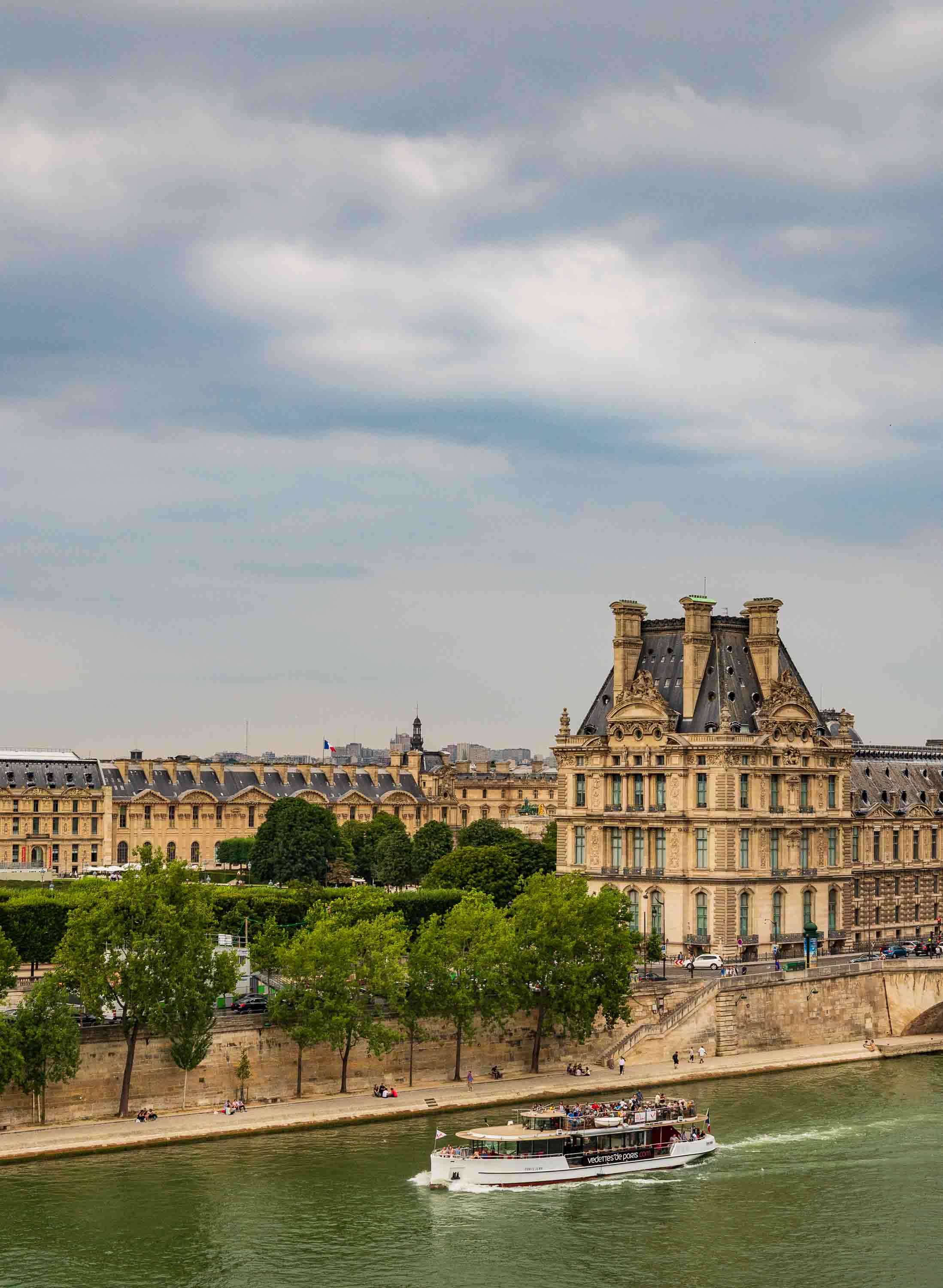 Paseando por el Sena — París, Francia
