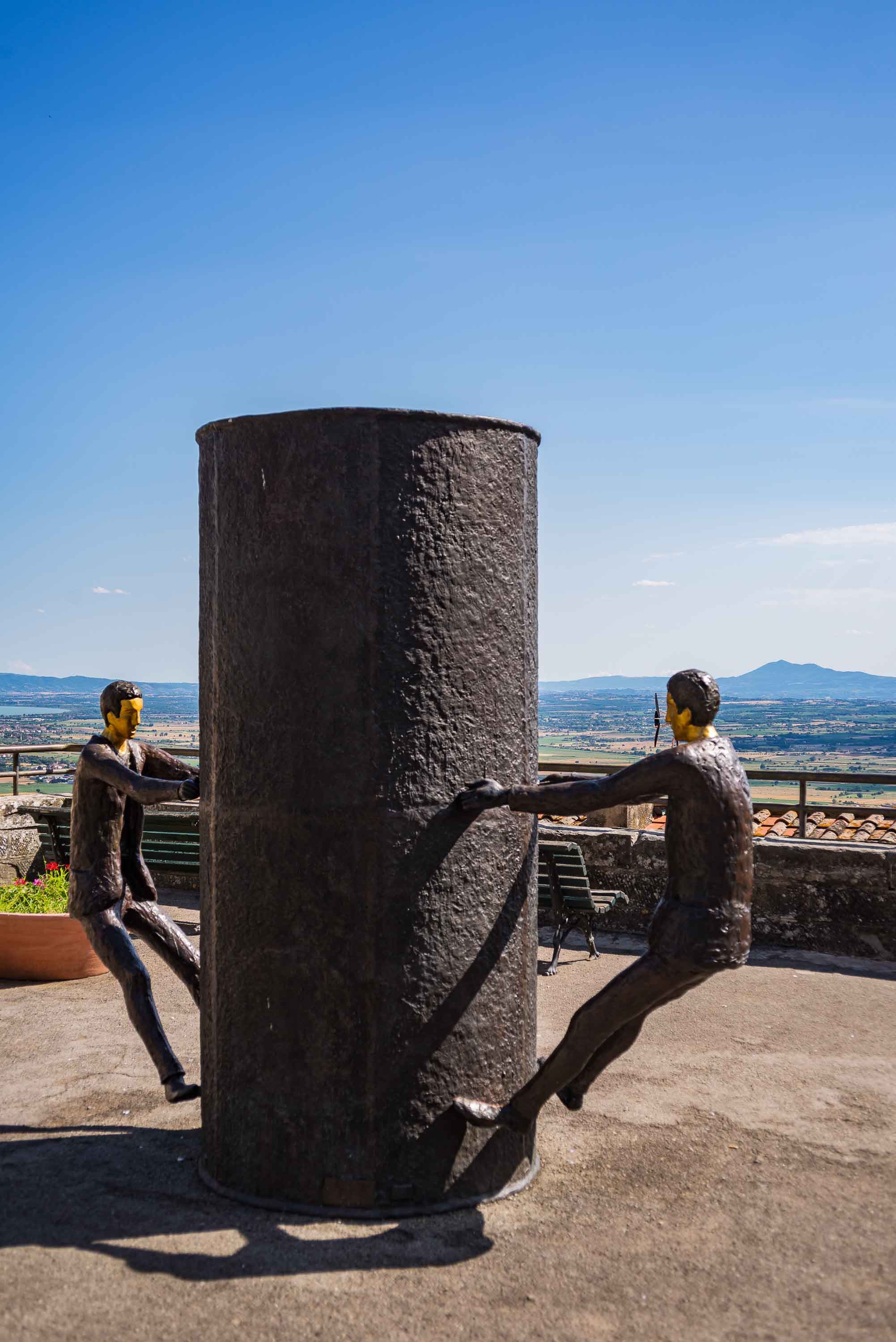 Hombres de negro — Cortona, Italia