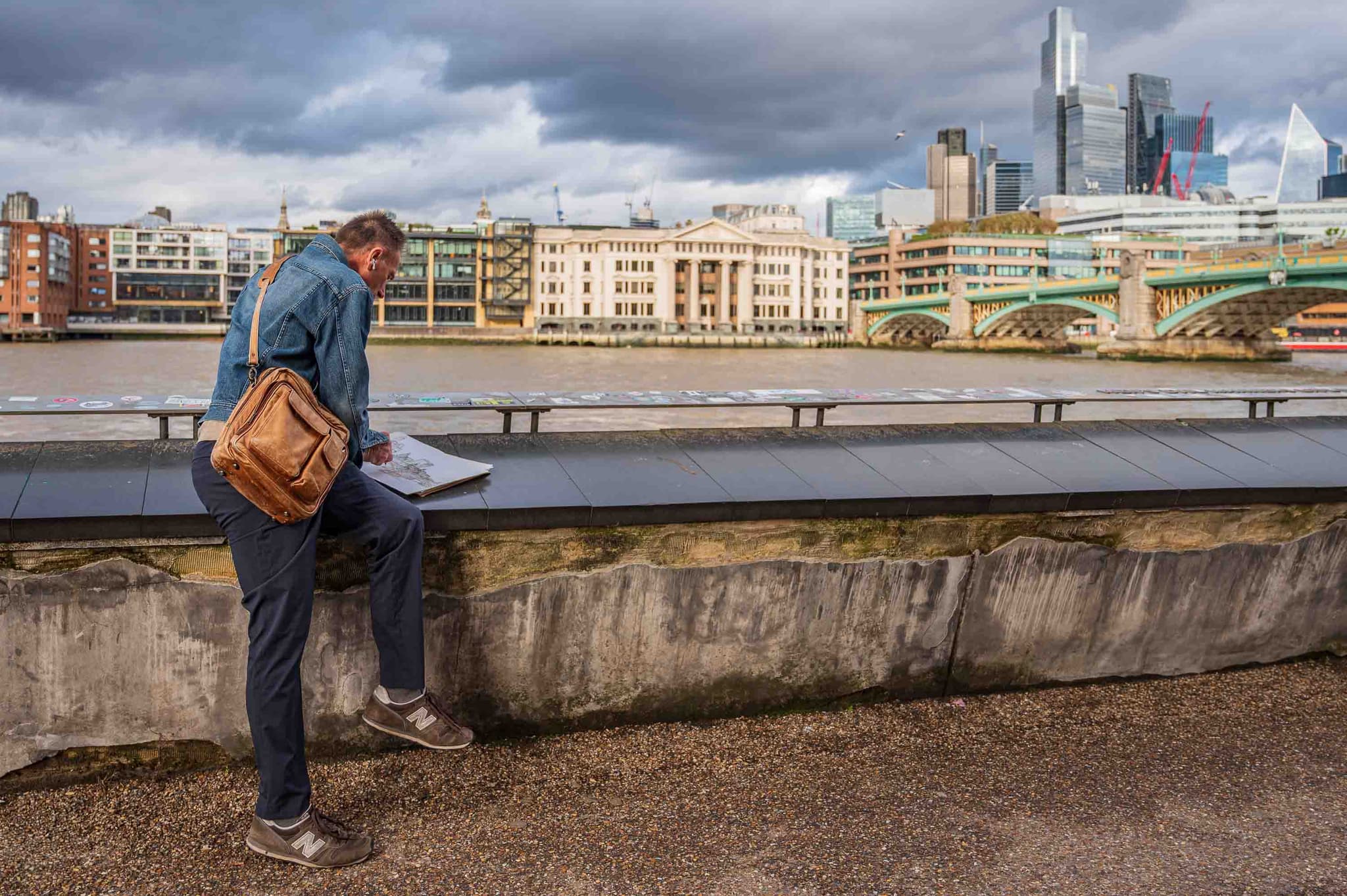 Pintando solo — Londres, Inglaterra