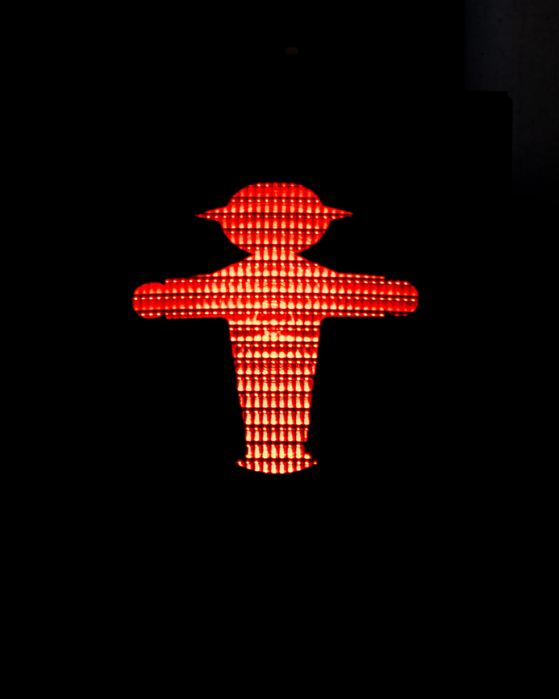 The red Ampelmann: arms outstretched, wait.