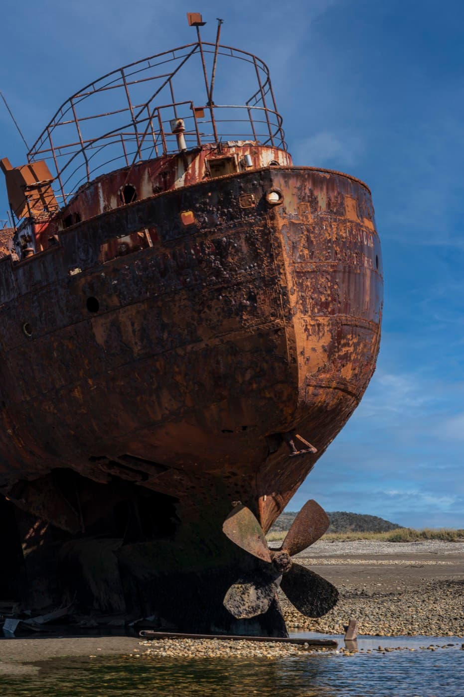 The stern and propeller: what the sea didn't take.
